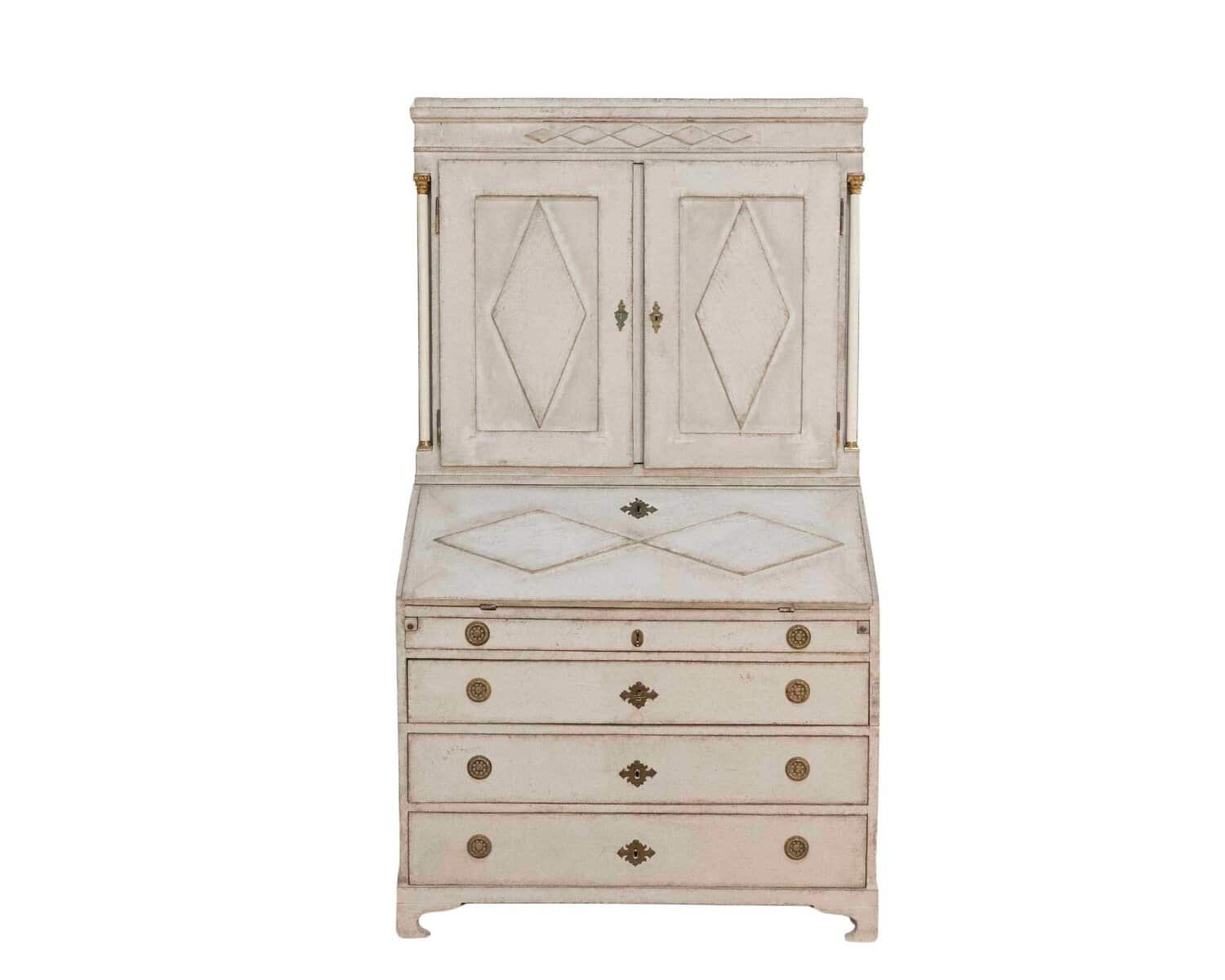 Fine Swedish three-part bureau with charming carvings and marble-painted columns, circa 1790 - JAA