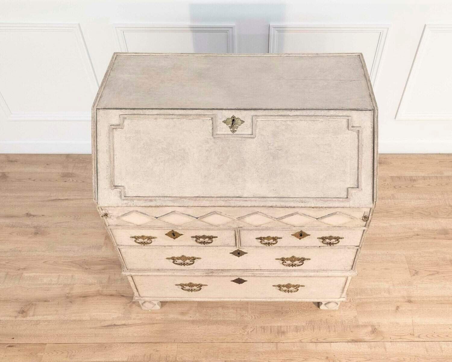 This bureau originates from Scandinavia and features exquisite carvings - JAA