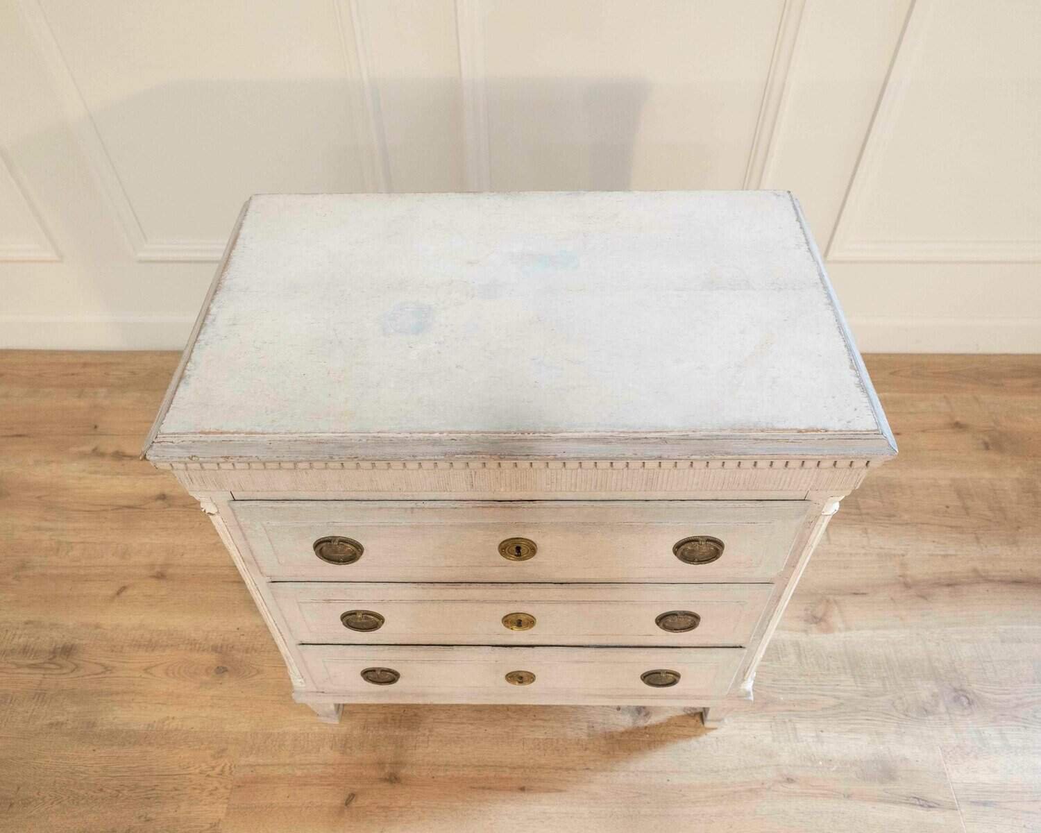 Wonderful Danish chest with columns and carvings, 19th C - JAA