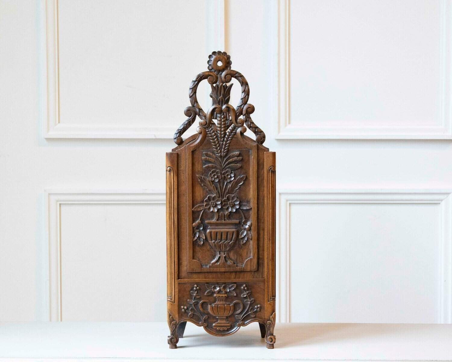 Provençal Fariniero in Carved Walnut, Late 18th Century - JAA