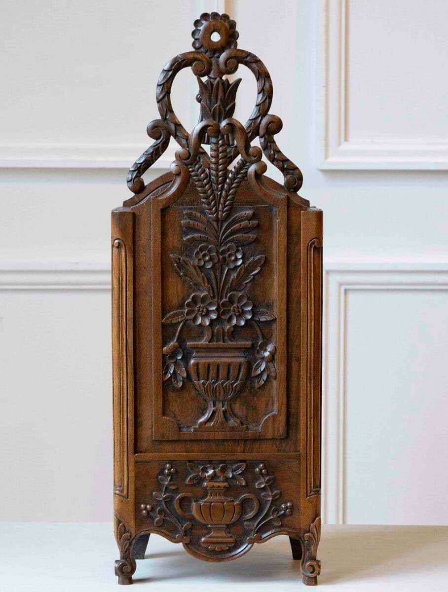 Provençal Fariniero in Carved Walnut, Late 18th Century - JAA
