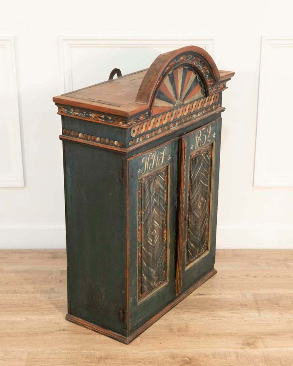 19th-Century Painted Skåne Wall Cabinet with Reeded Doors - JAA