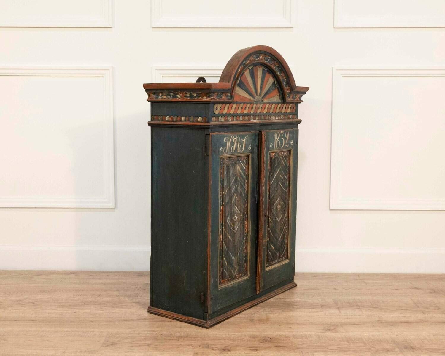 19th-Century Painted Skåne Wall Cabinet with Reeded Doors - JAA