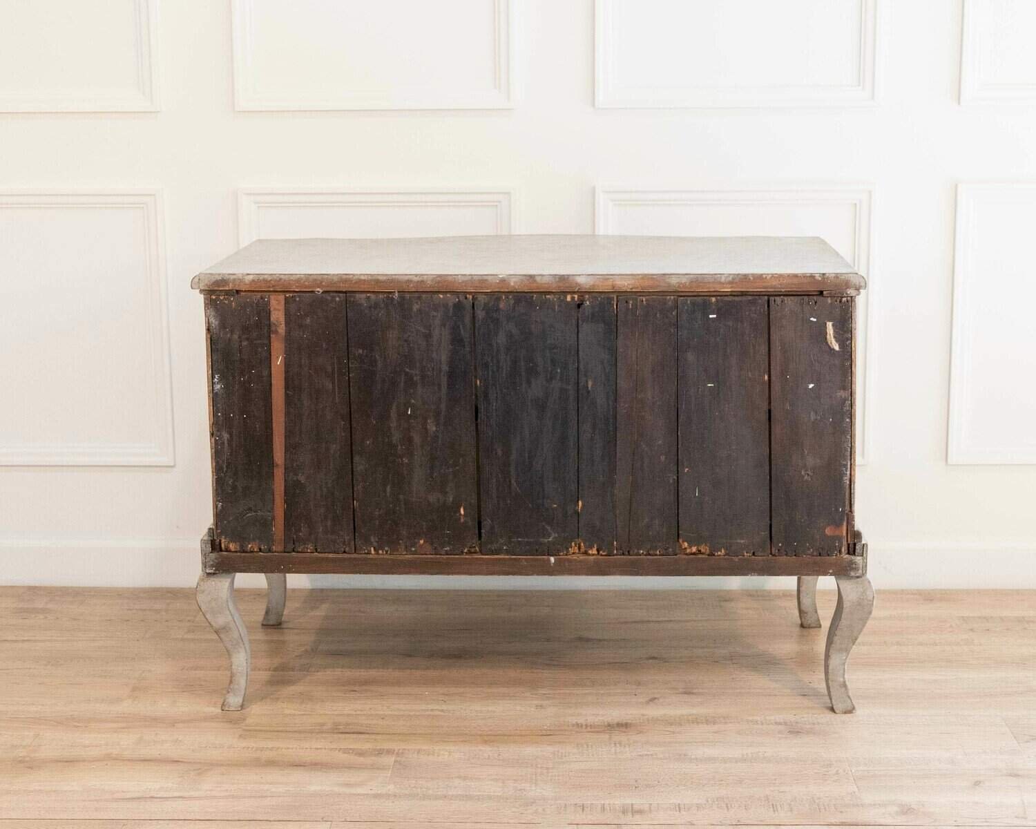 Late 18th-Century Swedish Baroque Chest of Drawers, circa 1790–1810 - JAA