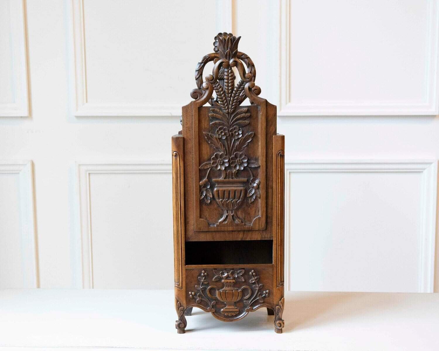 Provençal Fariniero in Carved Walnut, Late 18th Century - JAA