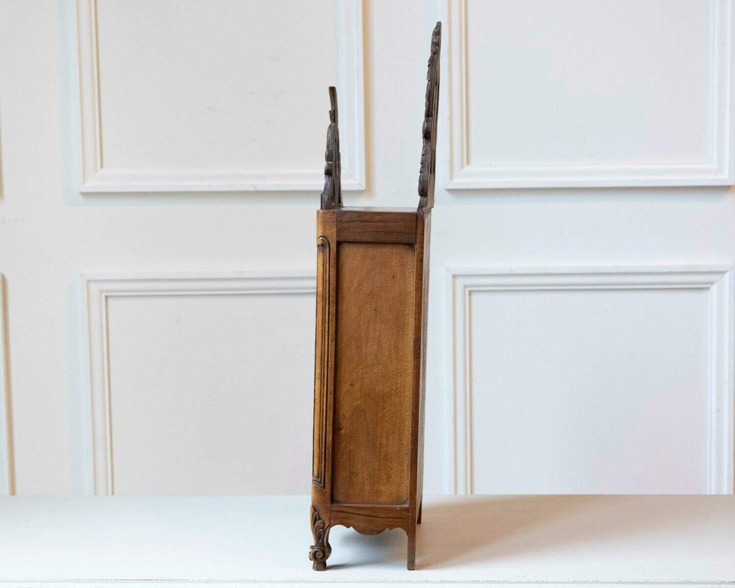 Provençal Fariniero in Carved Walnut, Late 18th Century - JAA