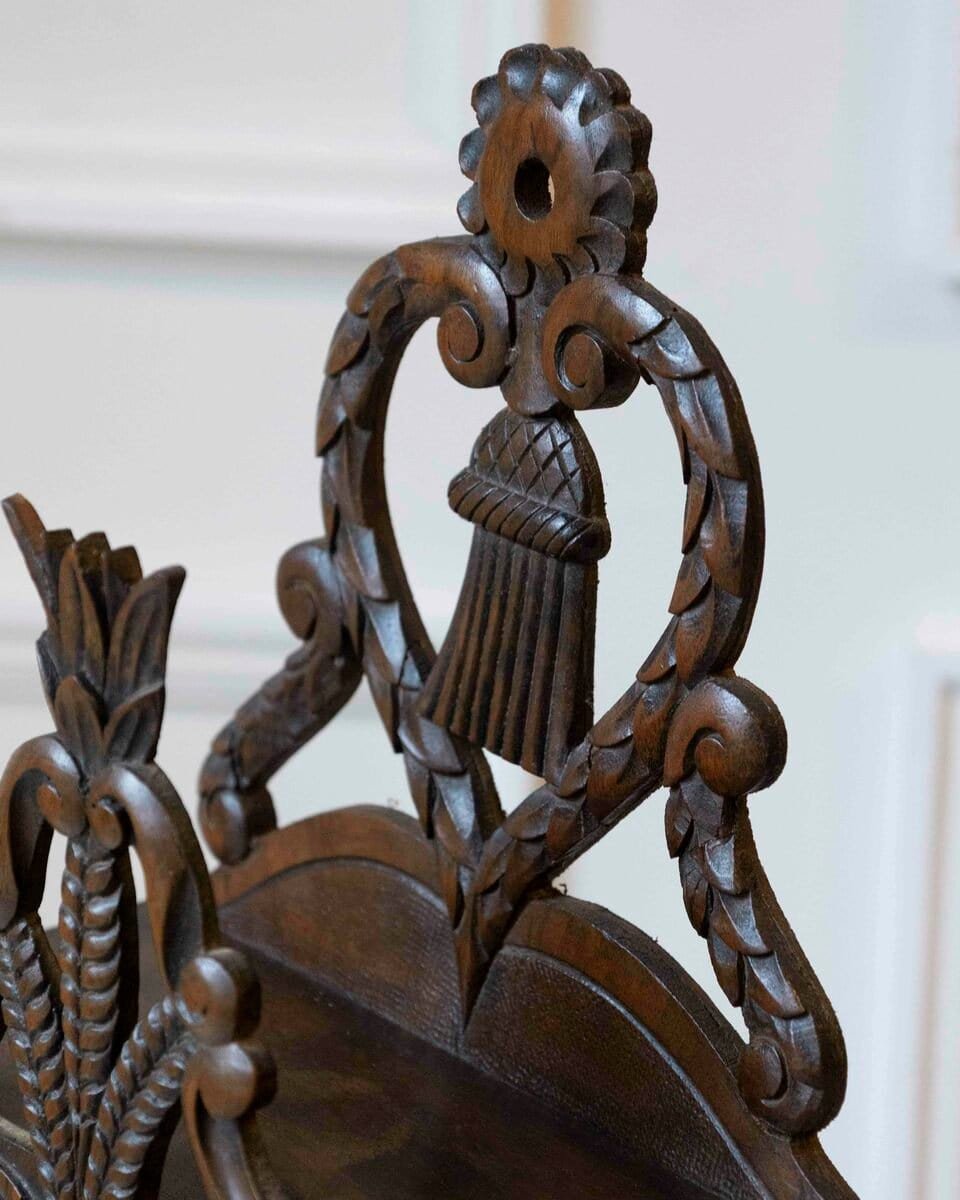 Provençal Fariniero in Carved Walnut, Late 18th Century - JAA