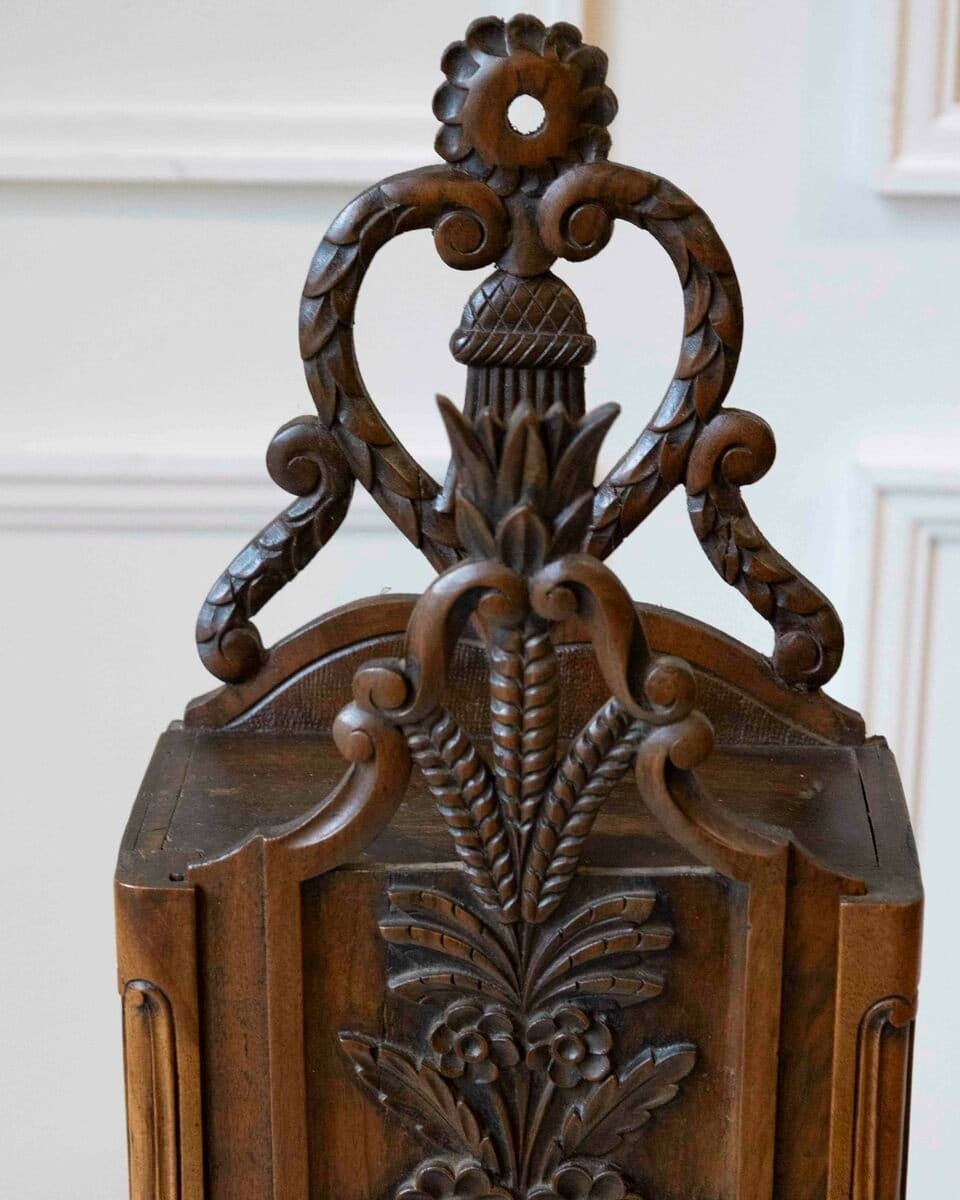 Provençal Fariniero in Carved Walnut, Late 18th Century - JAA