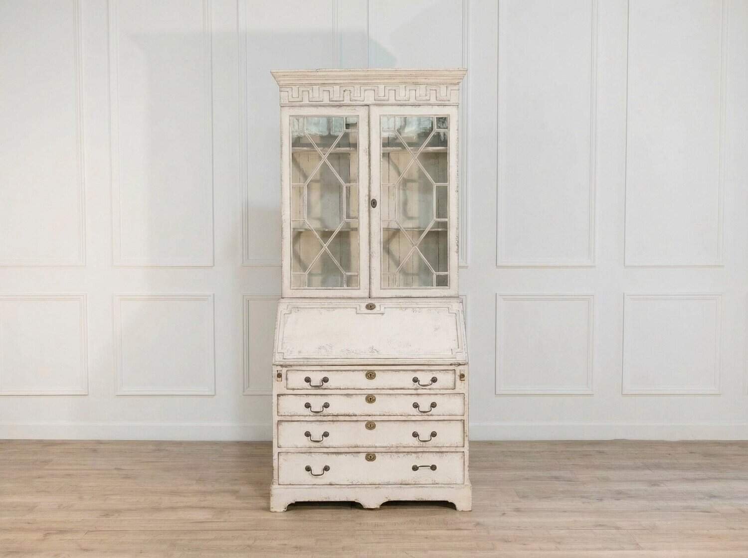 European two-part vitrine cabinet with fine carvings, circa 1790 - JAA