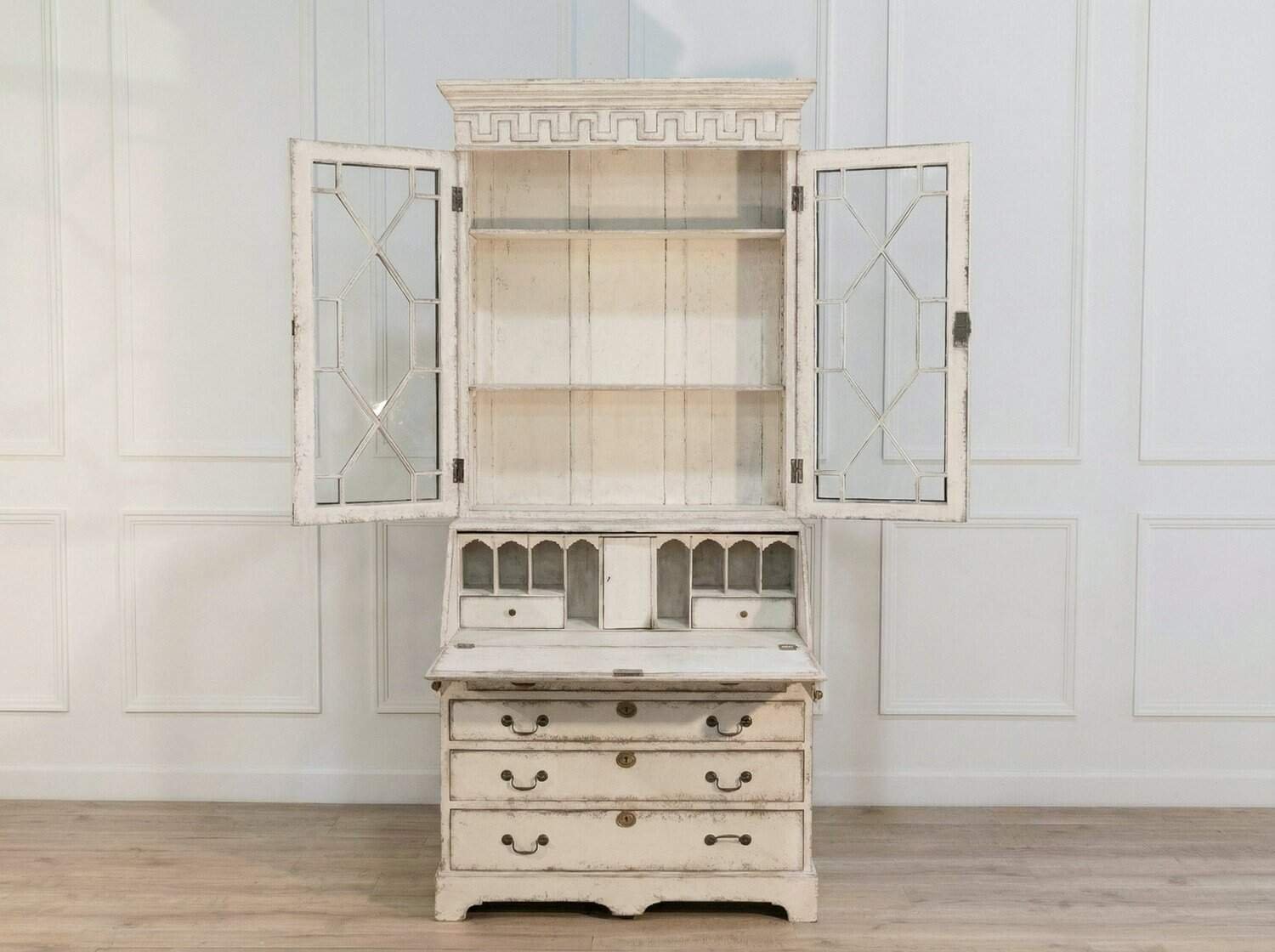 European two-part vitrine cabinet with fine carvings, circa 1790 - JAA