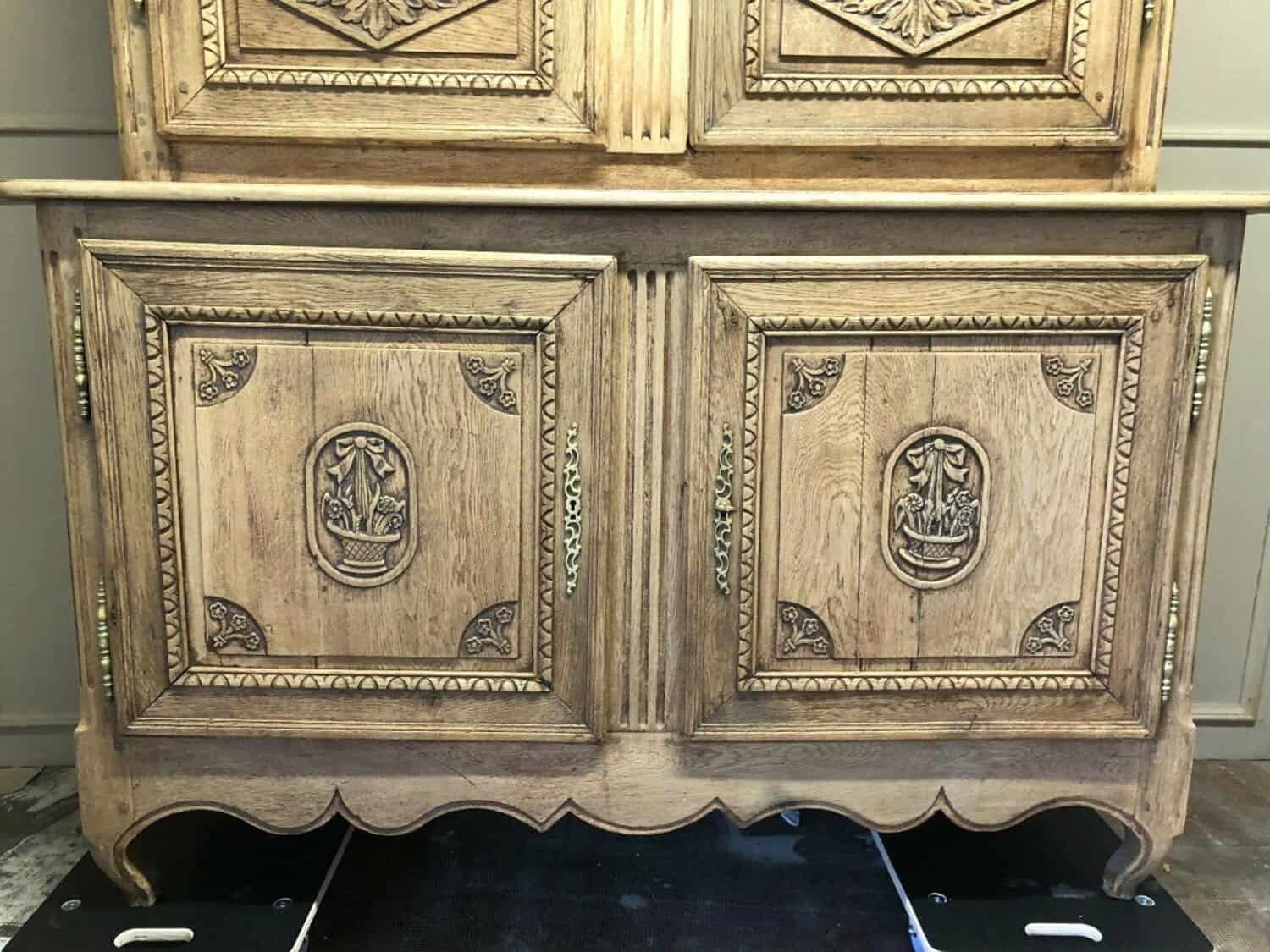 Italian 17th Century Tuscan Walnut Table with Turned Legs - JAA