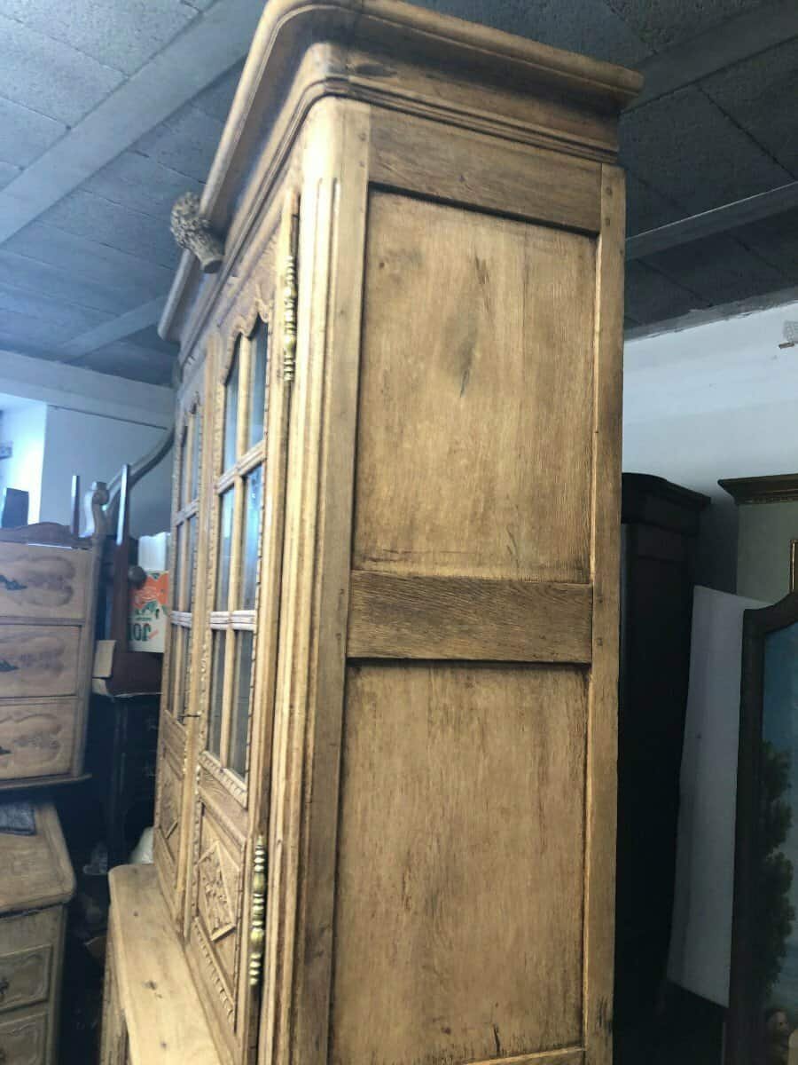 Italian 17th Century Tuscan Walnut Table with Turned Legs - JAA