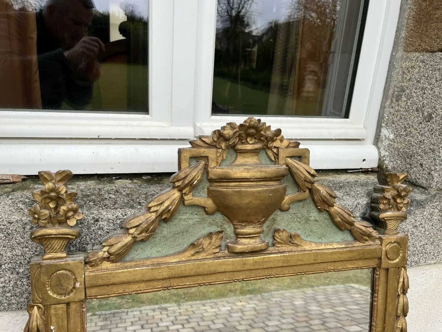 Italian 18th Century Neoclassical Painted and Gilded Console Table with Marble Top - JAA