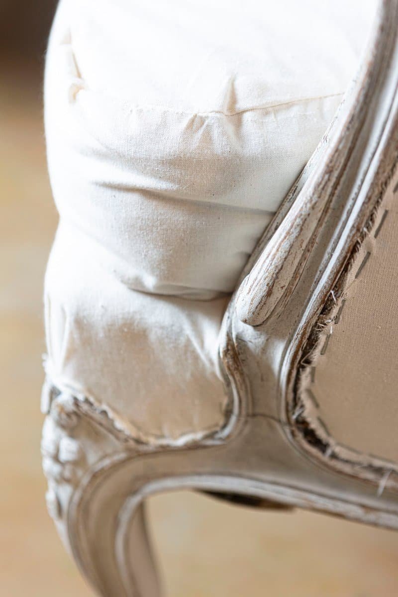 A pair of Rococo-Style 1890s Swedish Light Grey Painted and Carved Bergère Chairs - JAA