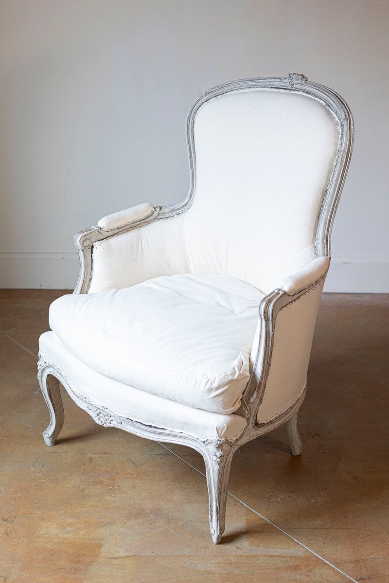 A pair of Rococo-Style 1890s Swedish Light Grey Painted and Carved Bergère Chairs - JAA