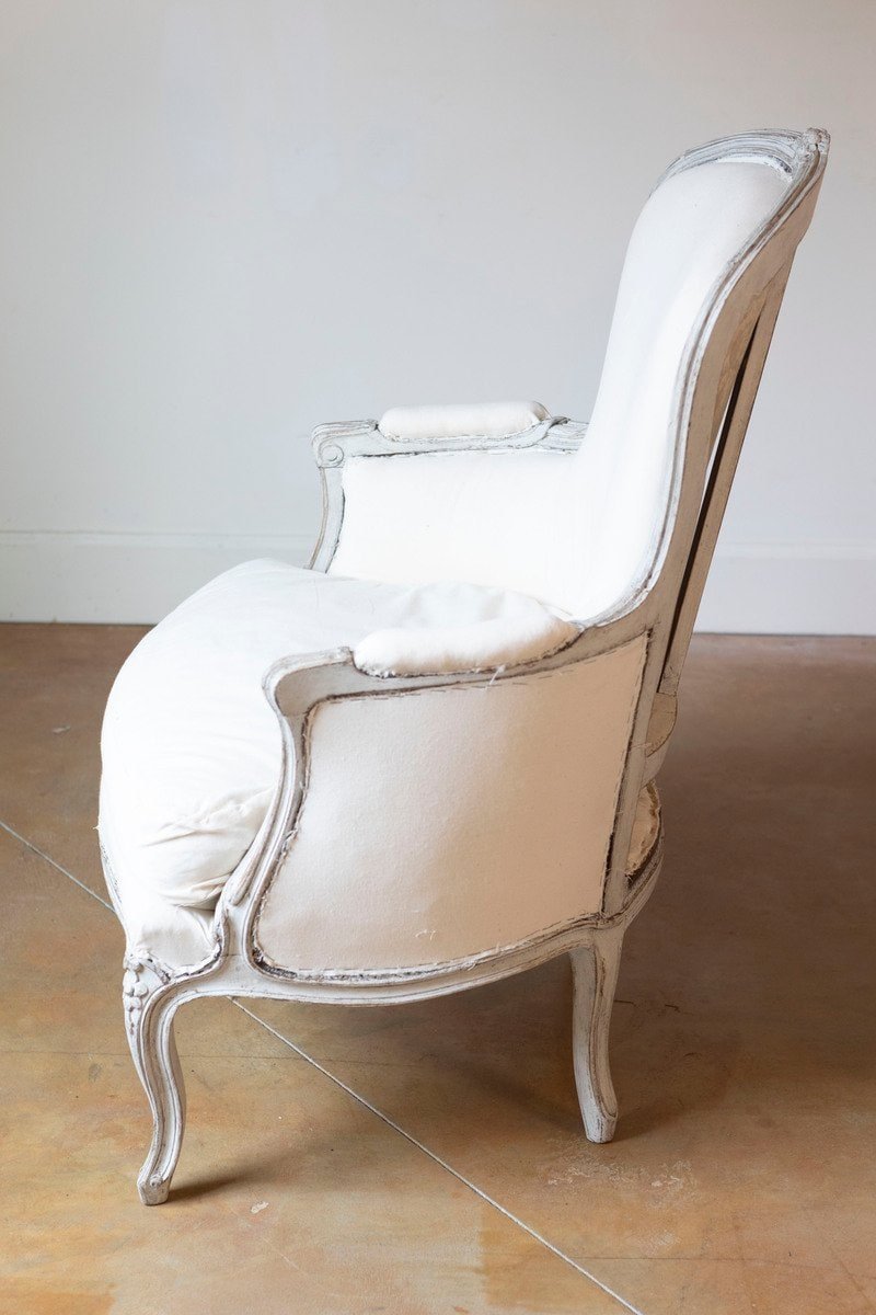 A pair of Rococo-Style 1890s Swedish Light Grey Painted and Carved Bergère Chairs - JAA