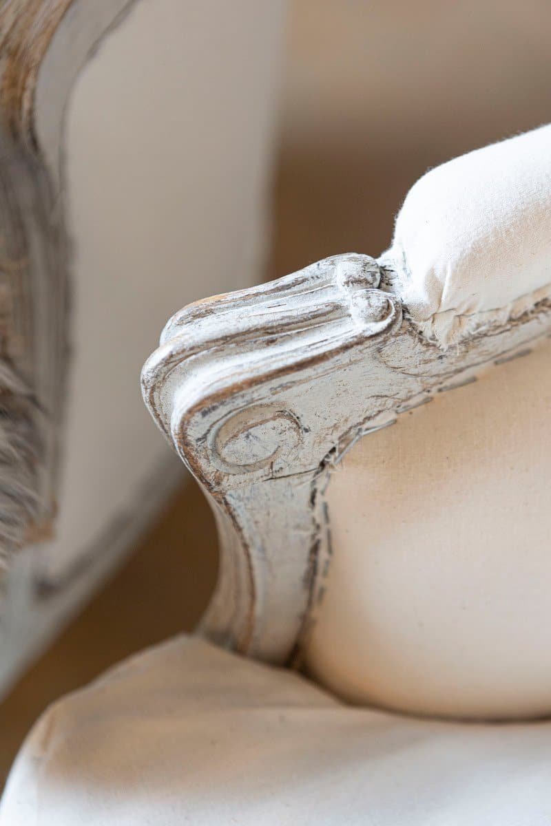 A pair of Rococo-Style 1890s Swedish Light Grey Painted and Carved Bergère Chairs - JAA