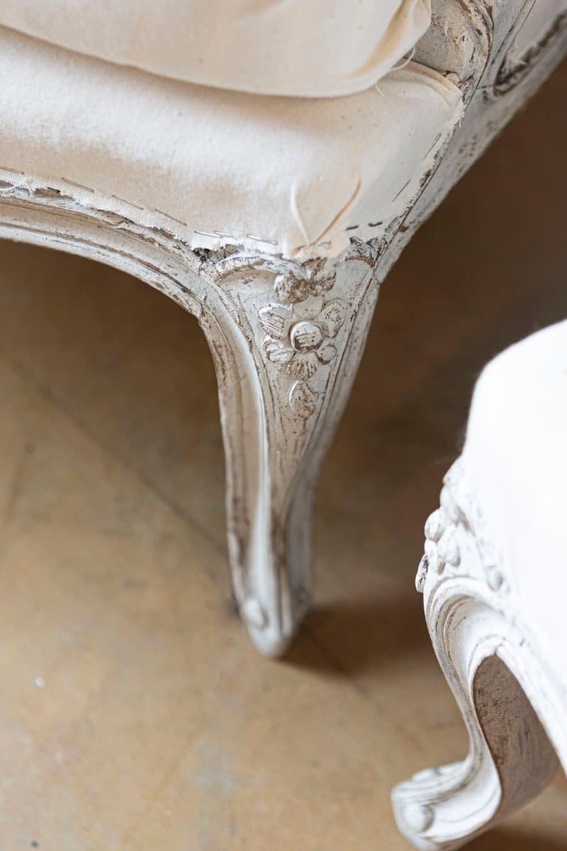 A pair of Rococo-Style 1890s Swedish Light Grey Painted and Carved Bergère Chairs - JAA