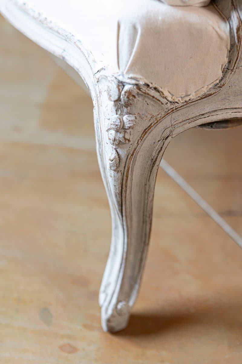 A pair of Rococo-Style 1890s Swedish Light Grey Painted and Carved Bergère Chairs - JAA