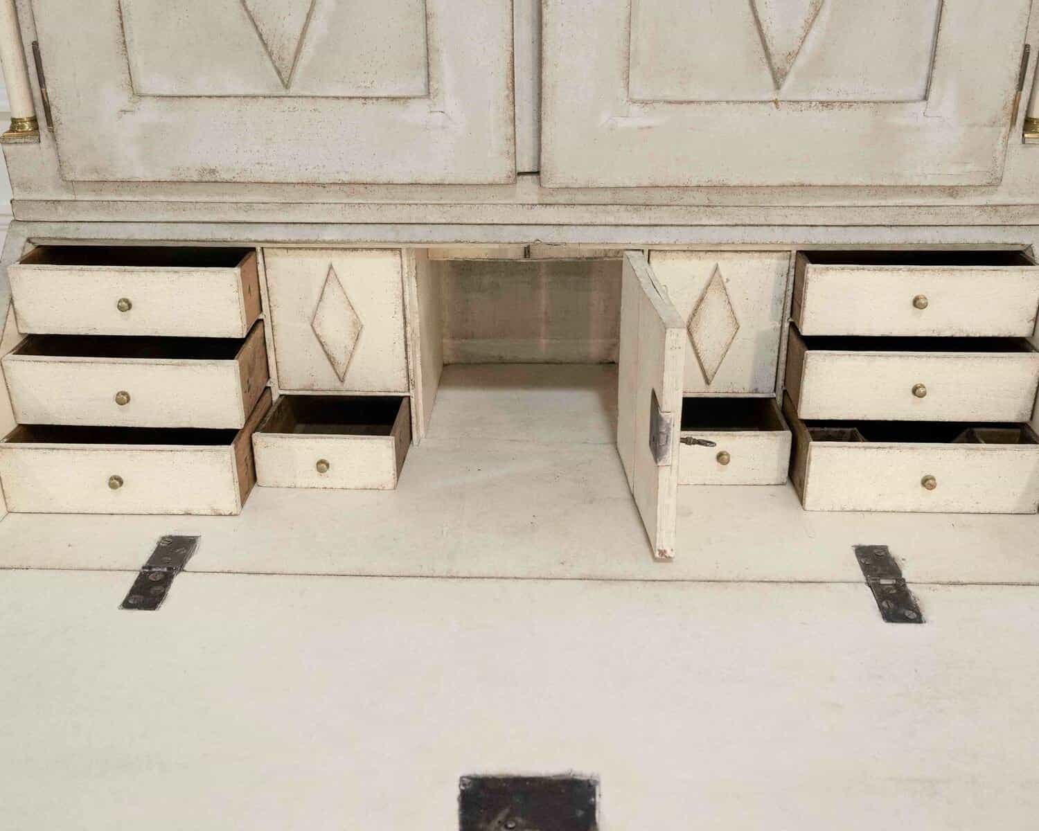 Fine Swedish three-part bureau with charming carvings and marble-painted columns, circa 1790 - JAA