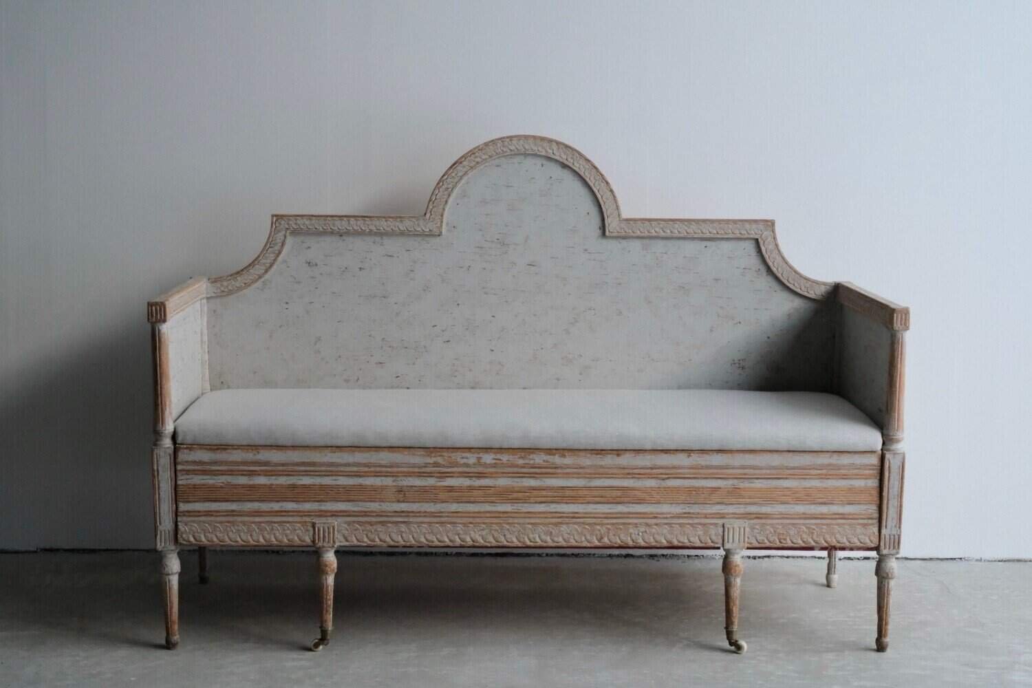 Swedish Gustavian Period Painted Settee with Arched Backrest, Late 18th Century - JAA