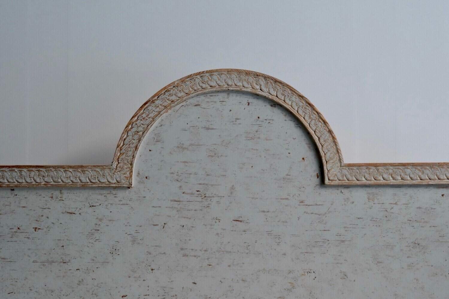 Swedish Gustavian Period Painted Settee with Arched Backrest, Late 18th Century - JAA