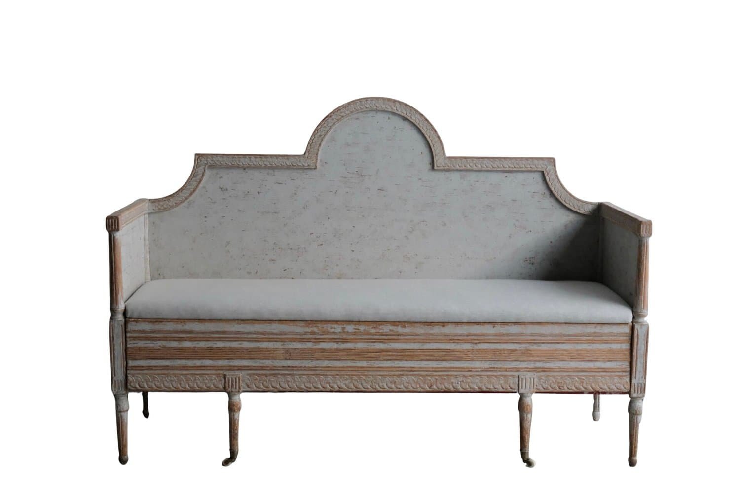 Swedish Gustavian Period Painted Settee with Arched Backrest, Late 18th Century