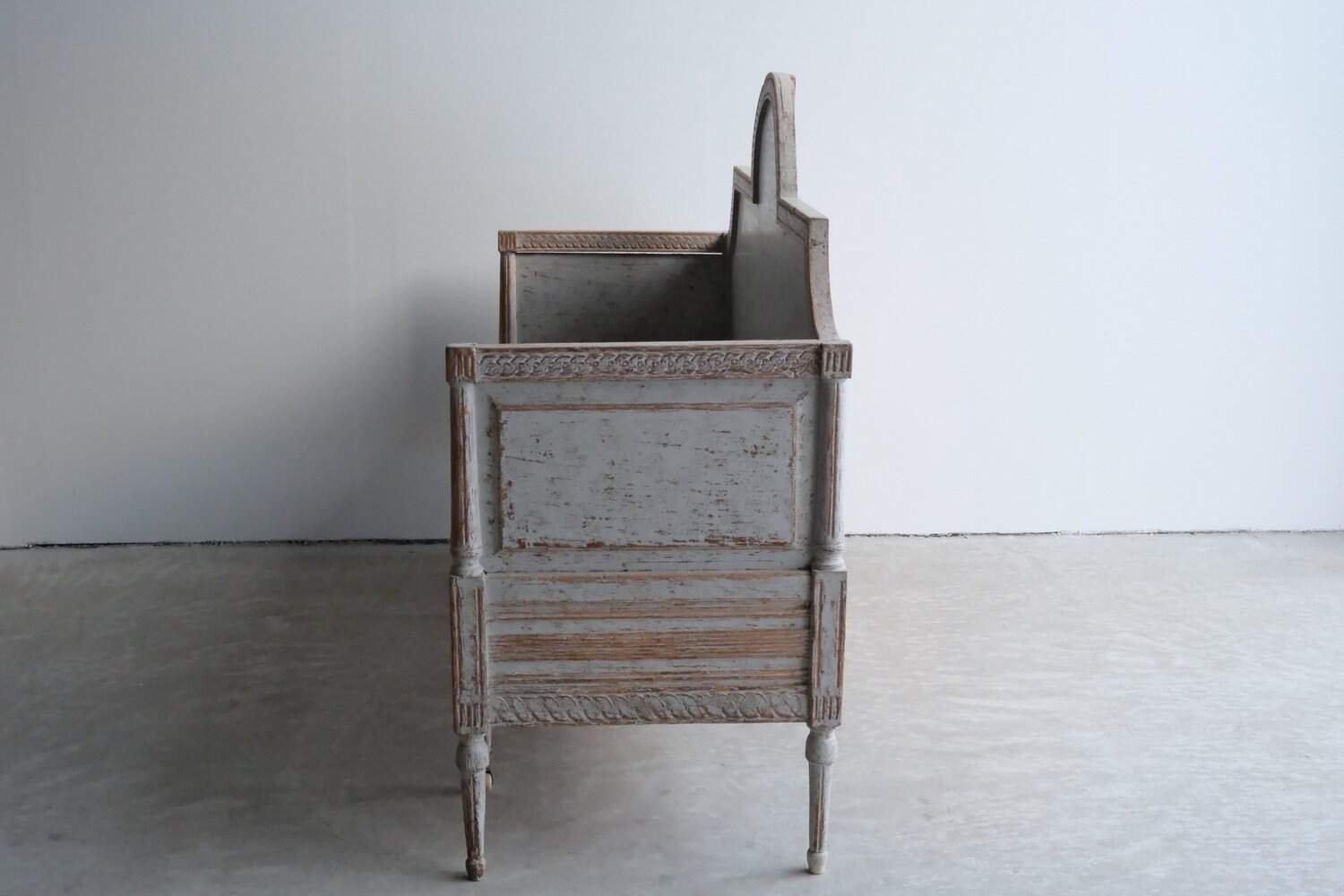 Swedish Gustavian Period Painted Settee with Arched Backrest, Late 18th Century - JAA