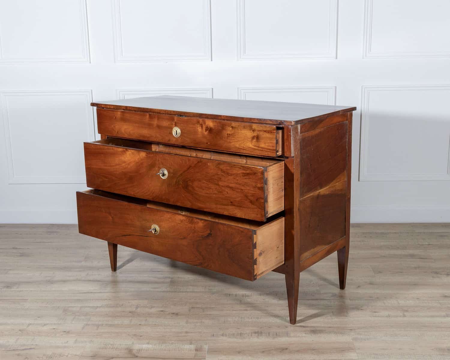Late 18th-Century Italian Directoire Walnut Chest of Drawers — Emilia Romagna - JAA