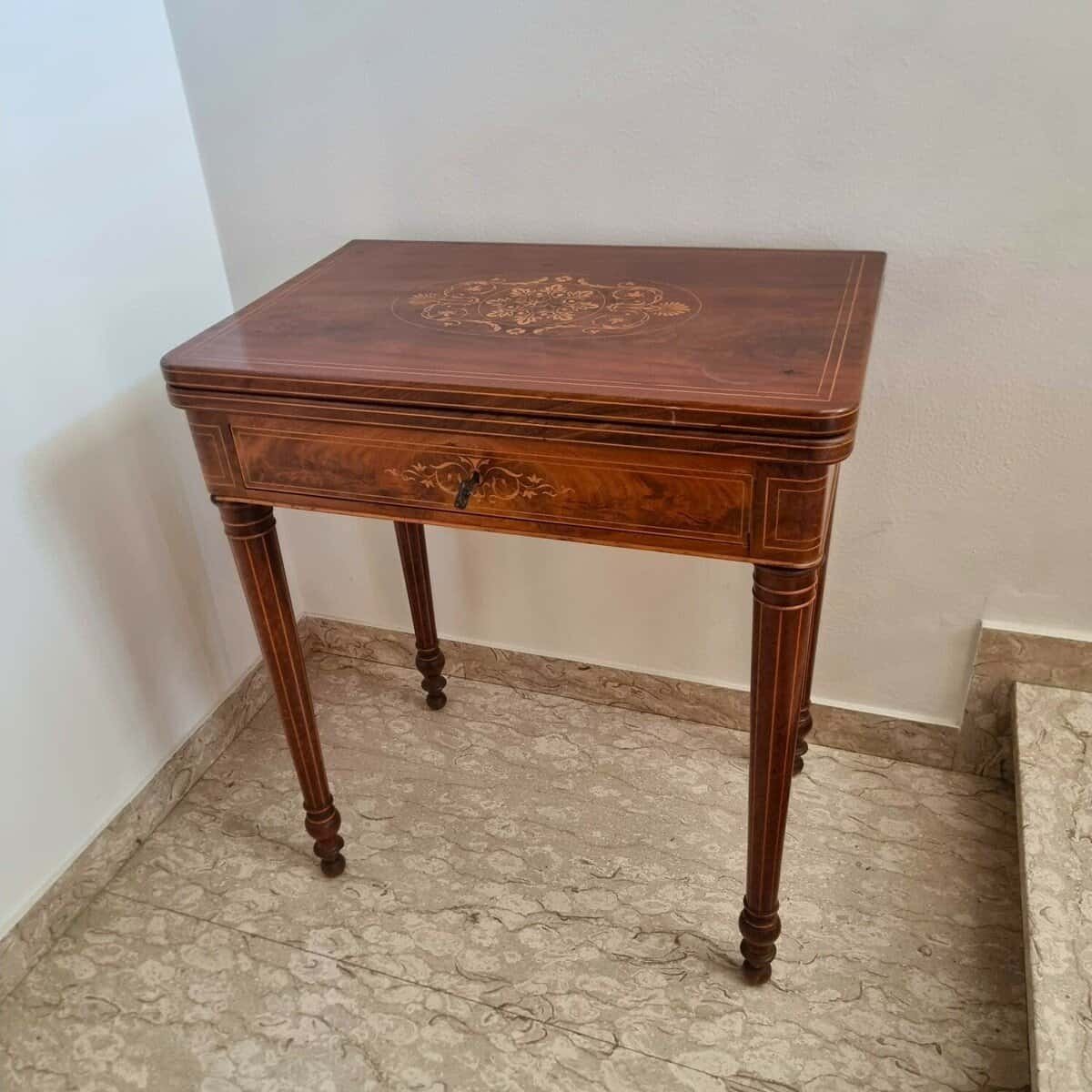 Charles X 1820 maple and mahogany inlaid game table - JAA