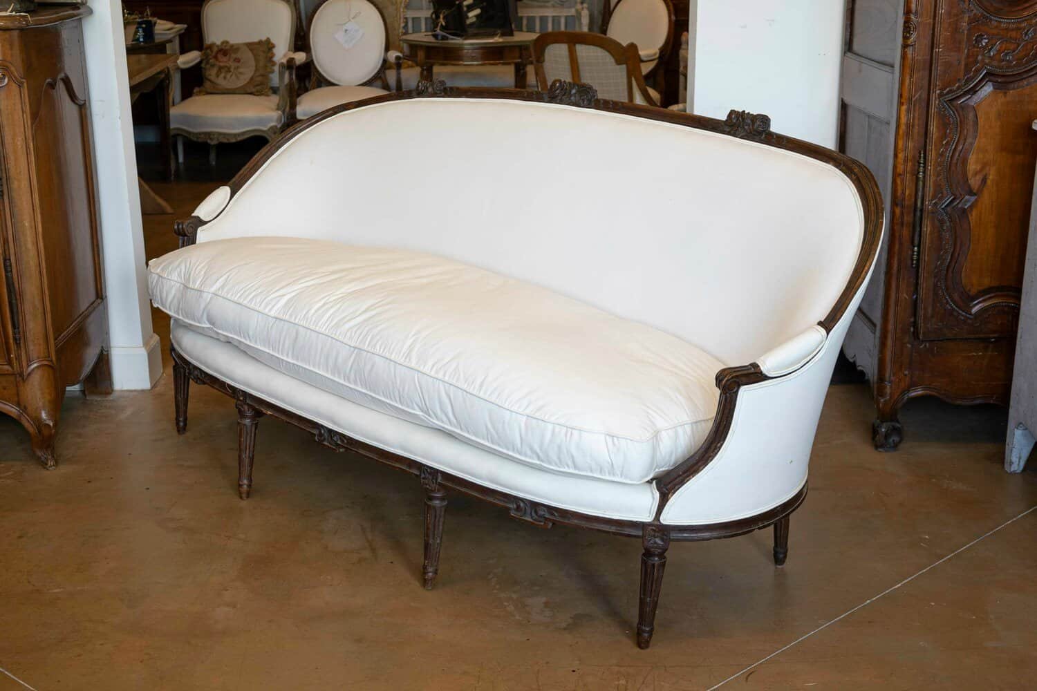 French 1780s Louis XVI Period Walnut Canapé en Corbeille - JAA