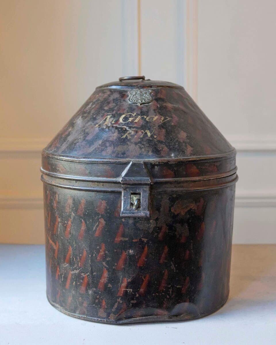 English Late 19th Century Hat Box in Painted Sheet Metal - JAA