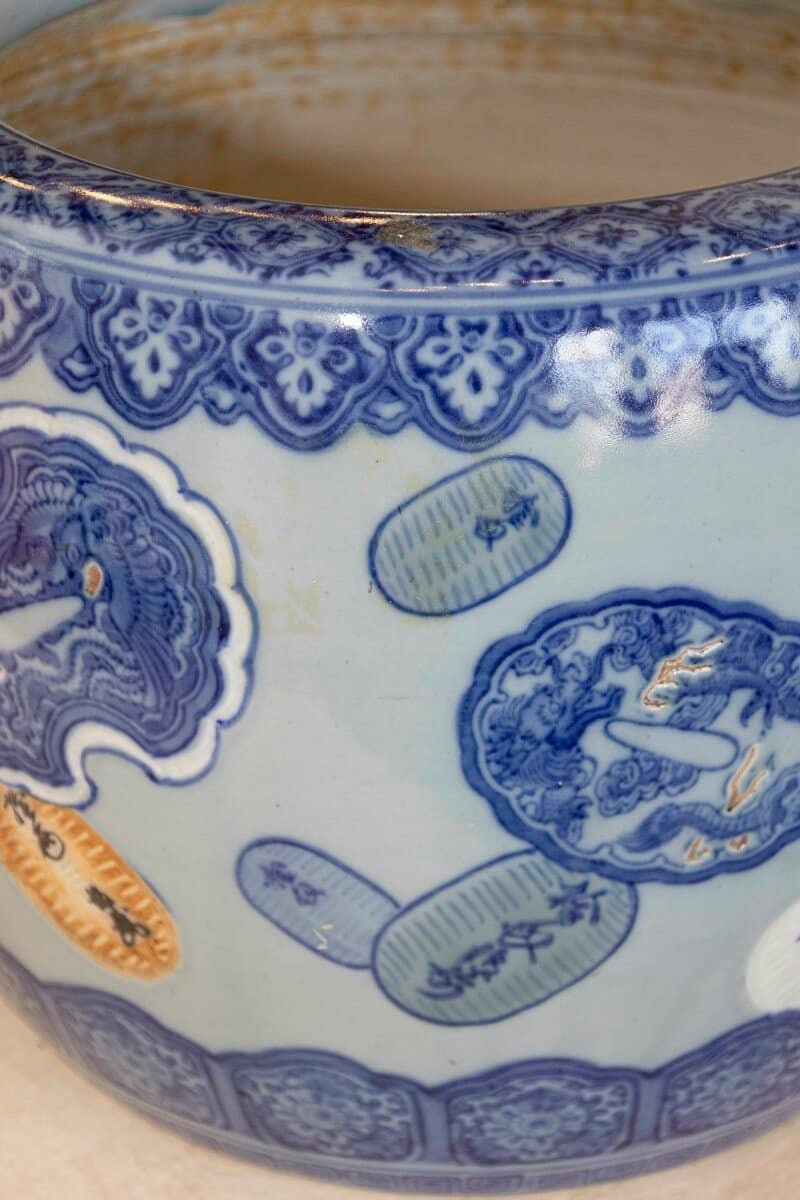 Asian Late 19th Century Porcelain Cachepot with Floating Cartouches Décor - JAA