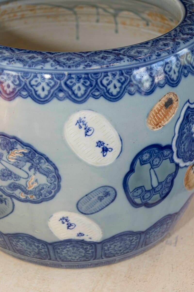 Asian Late 19th Century Porcelain Cachepot with Floating Cartouches Décor - JAA