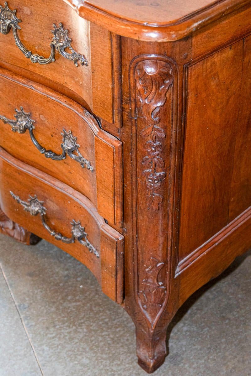 French 1720s Regence Walnut Commode in the Manner of the Thomas and Pierre Hache - JAA
