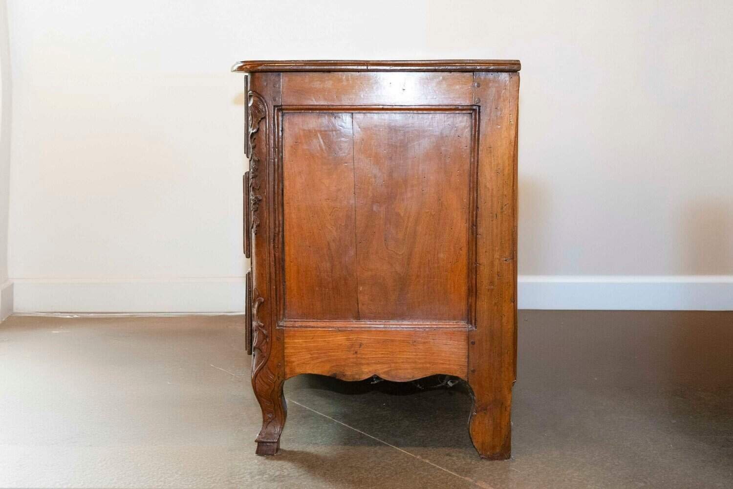 French 1720s Regence Walnut Commode in the Manner of the Thomas and Pierre Hache - JAA