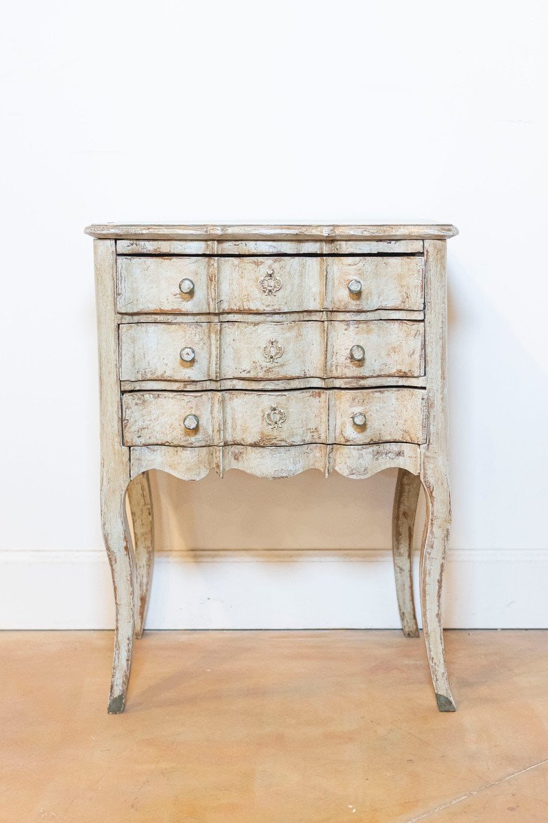 French 1880s Rococo Style Three-Drawer Bedside Chest with Serpentine Front - JAA