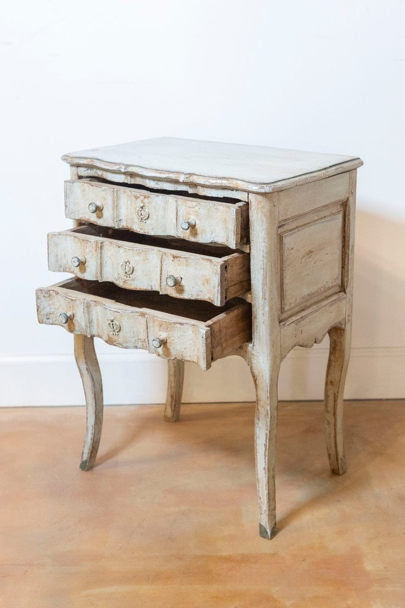 French 1880s Rococo Style Three-Drawer Bedside Chest with Serpentine Front - JAA