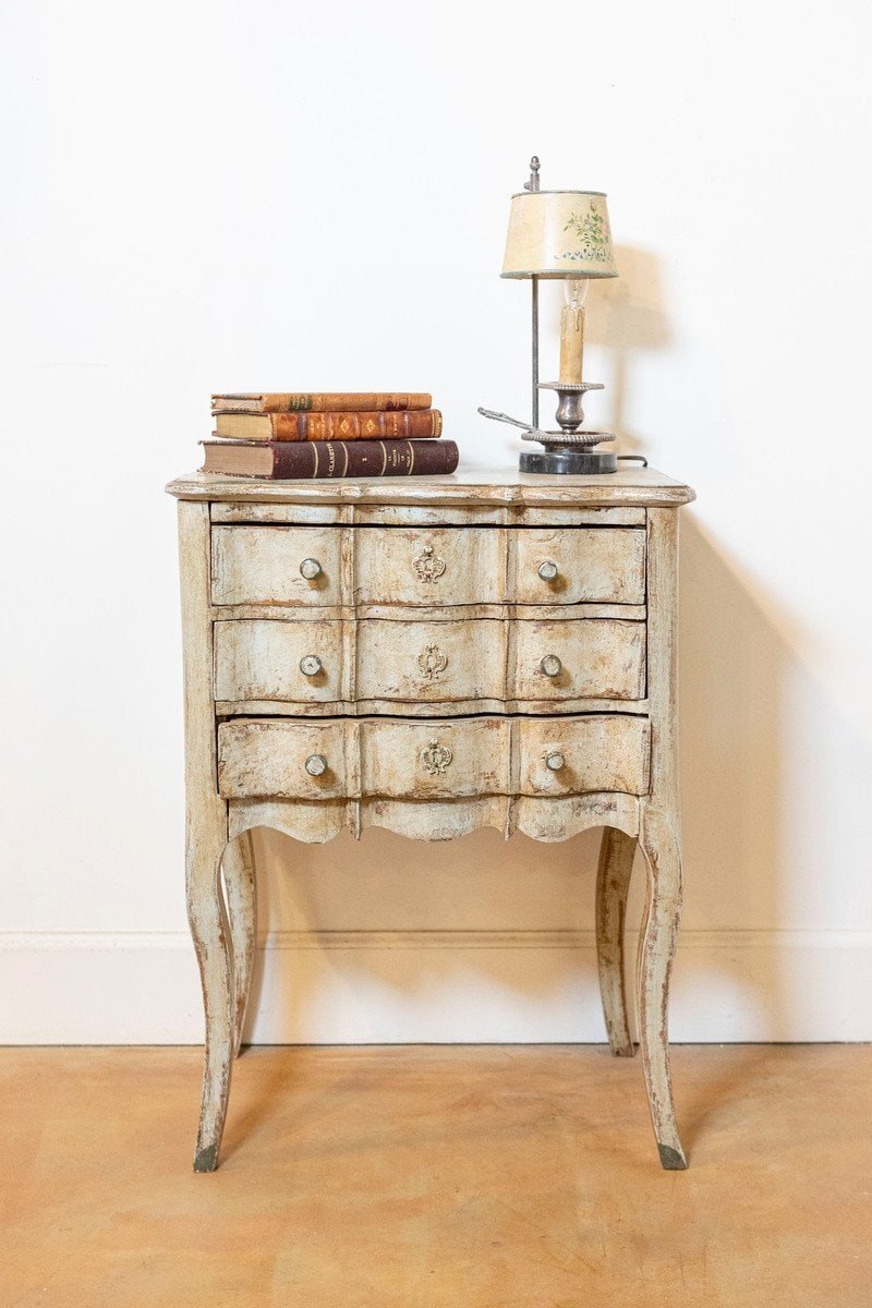 French 1880s Rococo Style Three-Drawer Bedside Chest with Serpentine Front - JAA