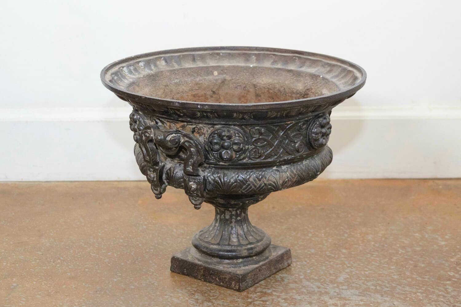 French 19th Century Iron Jardinière with Lateral Handles and Double L Monogram - JAA