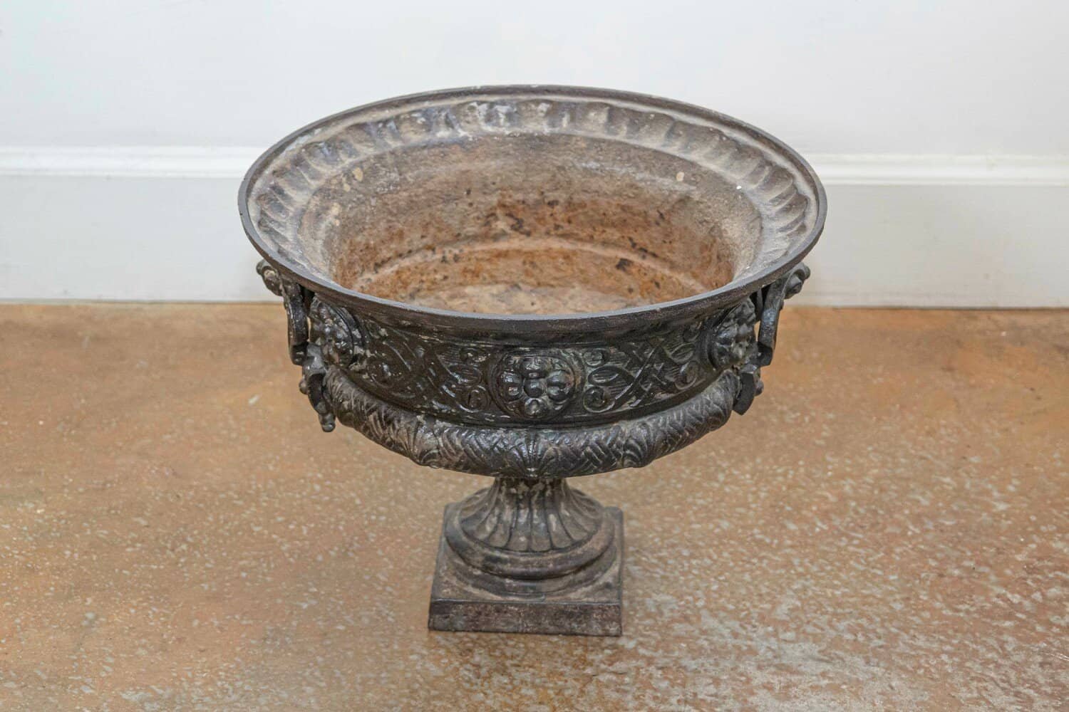 French 19th Century Iron Jardinière with Lateral Handles and Double L Monogram - JAA