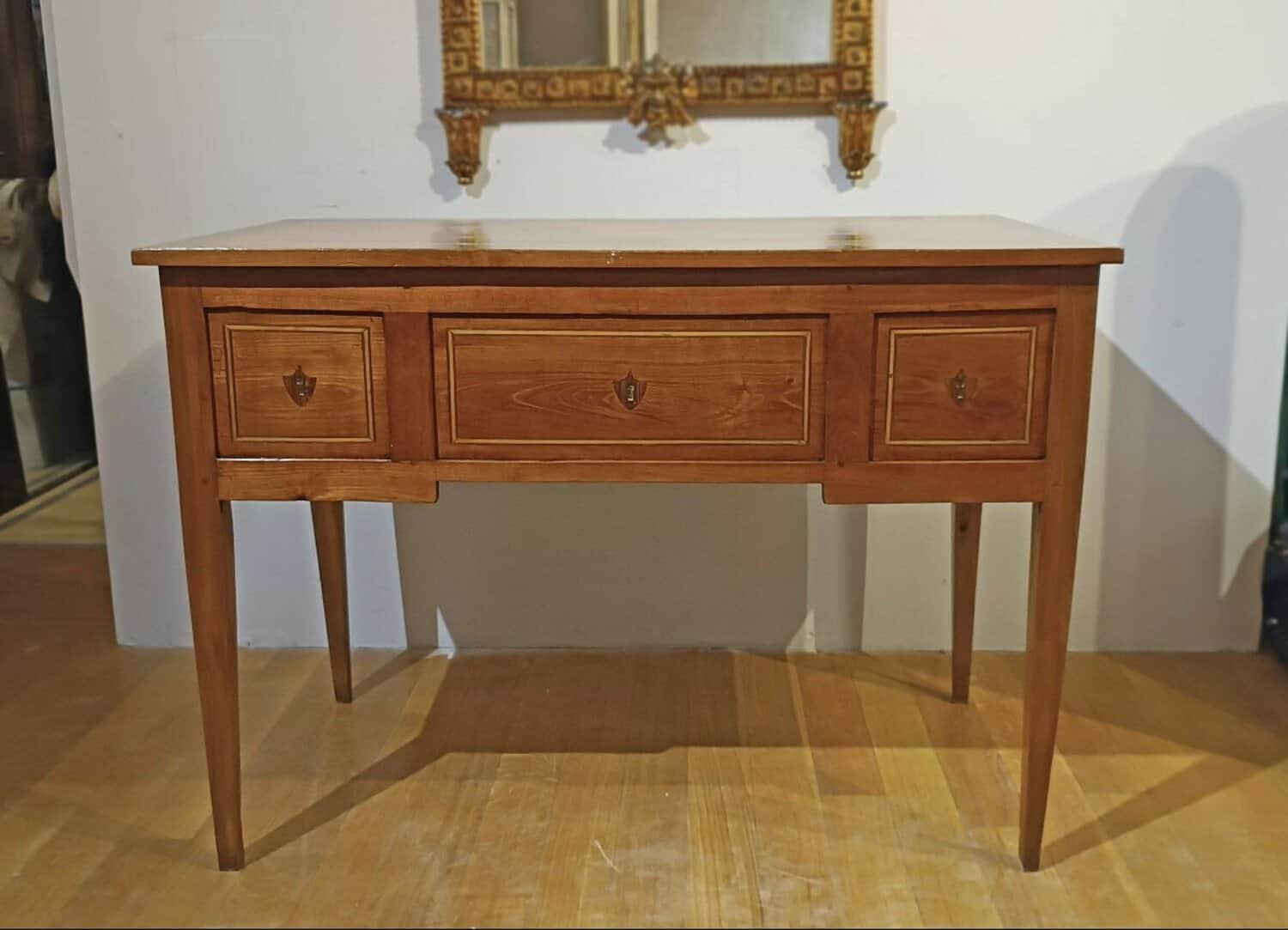 Second Half Of The 18th Century Small Neoclassical Venereed Writing Desk - JAA