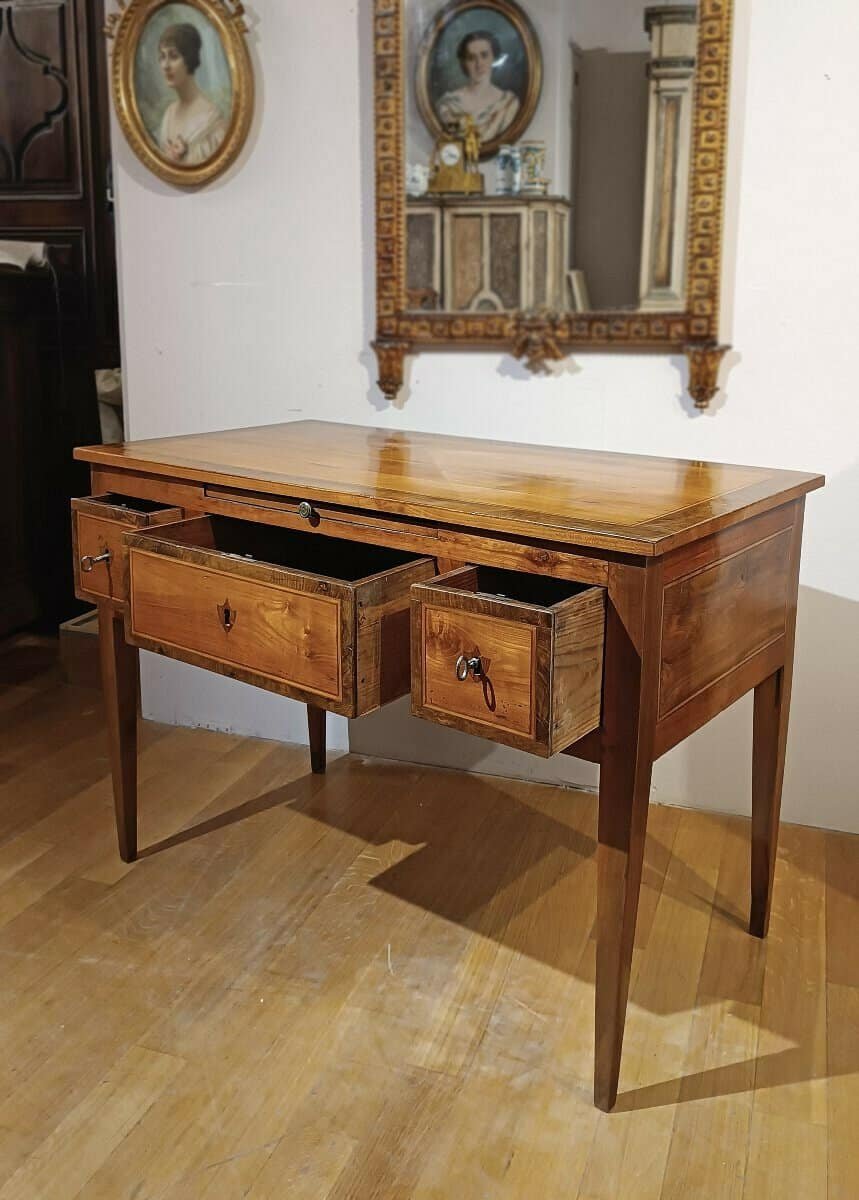 Second Half Of The 18th Century Small Neoclassical Venereed Writing Desk - JAA