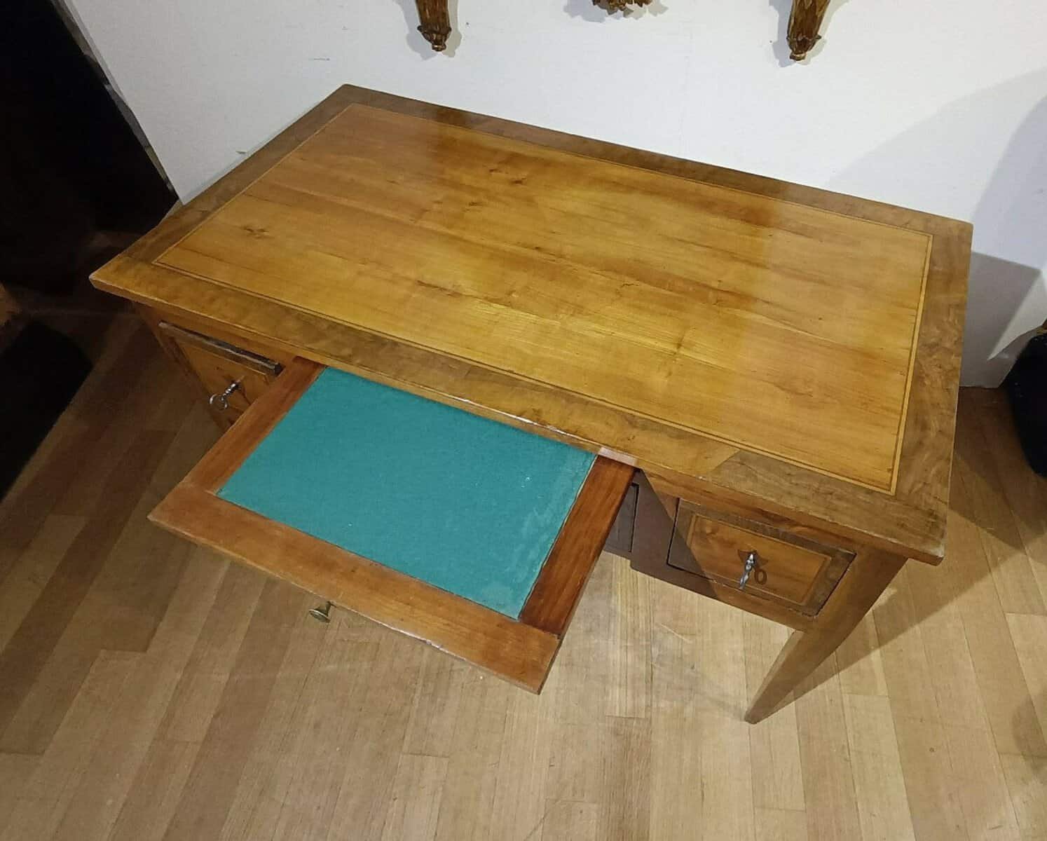 Second Half Of The 18th Century Small Neoclassical Venereed Writing Desk - JAA