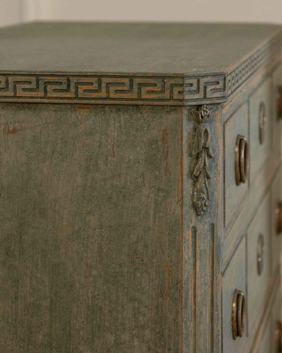 Pair of Stunning Swedish chest of drawers, richly carved, circa 100 years old. - JAA