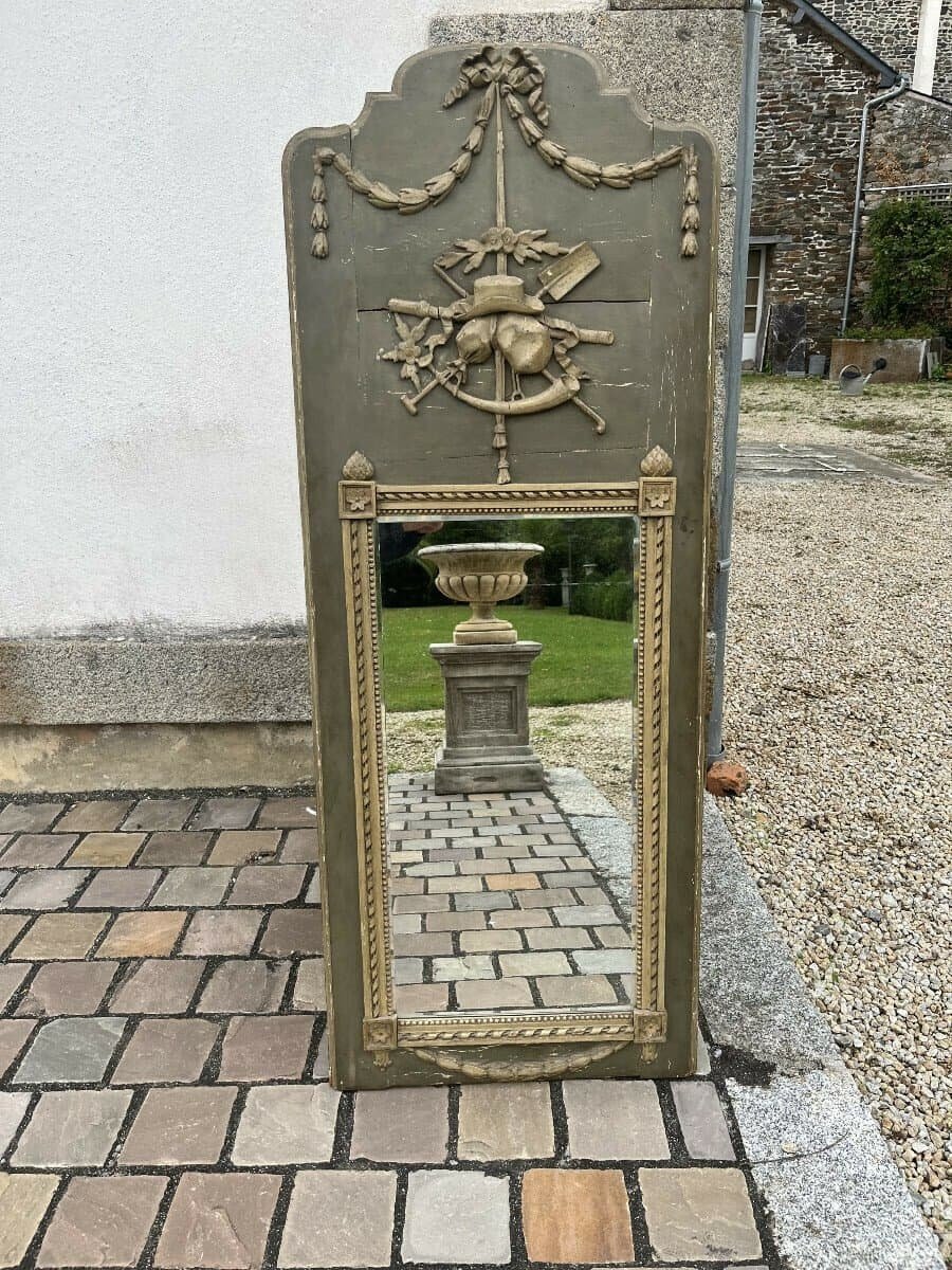 Italian 18th Century Neoclassical Lacquered and Gilded Demi-Lune Console - JAA
