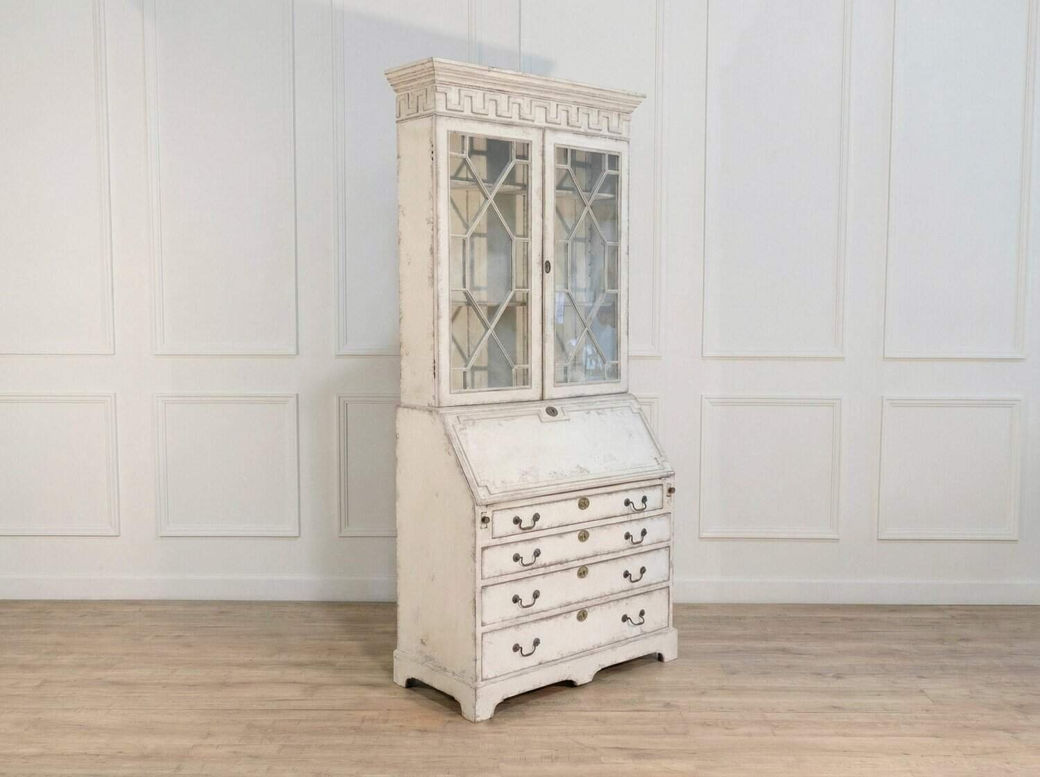 European two-part vitrine cabinet with fine carvings, circa 1790 - JAA