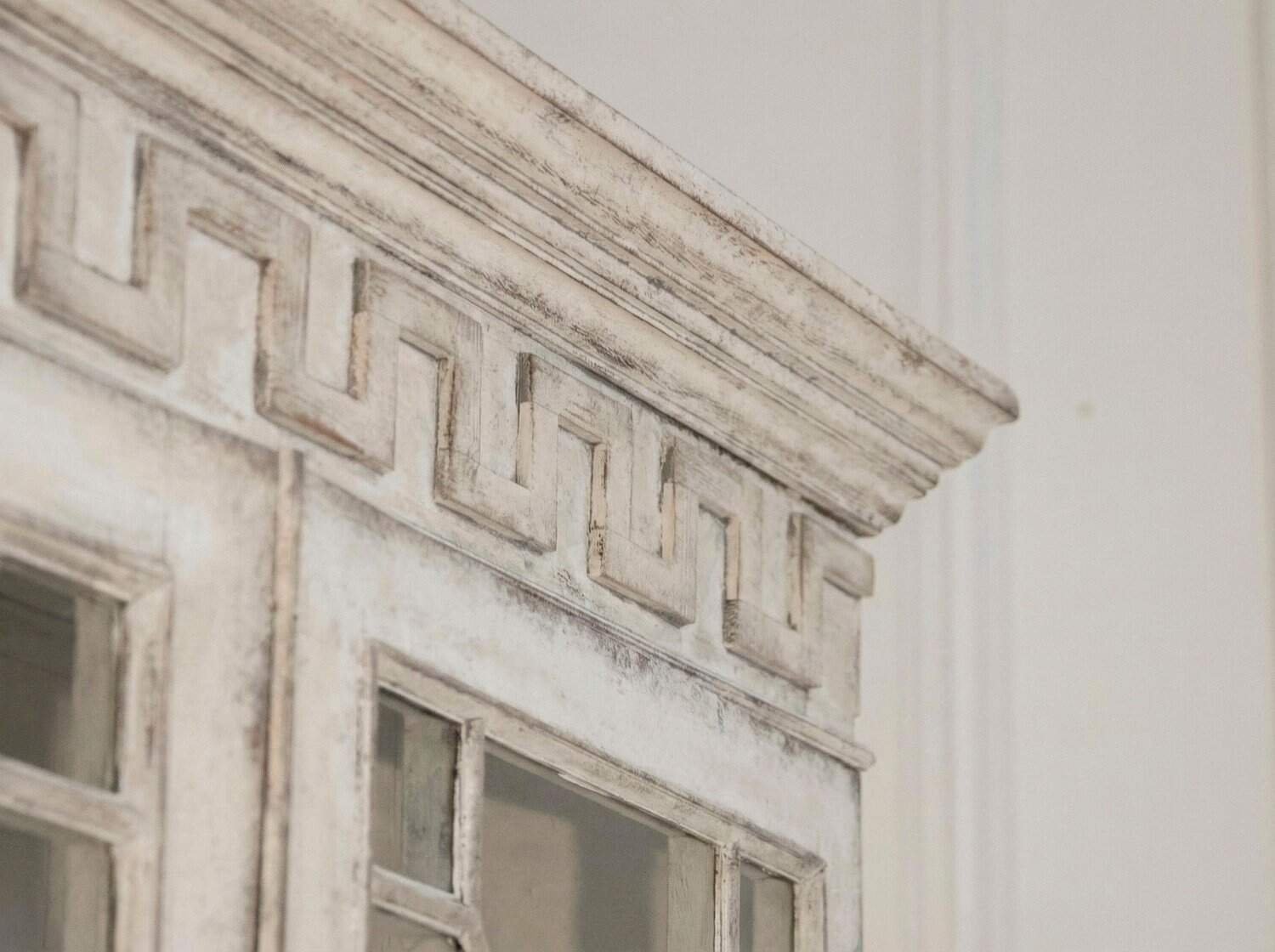 European two-part vitrine cabinet with fine carvings, circa 1790 - JAA