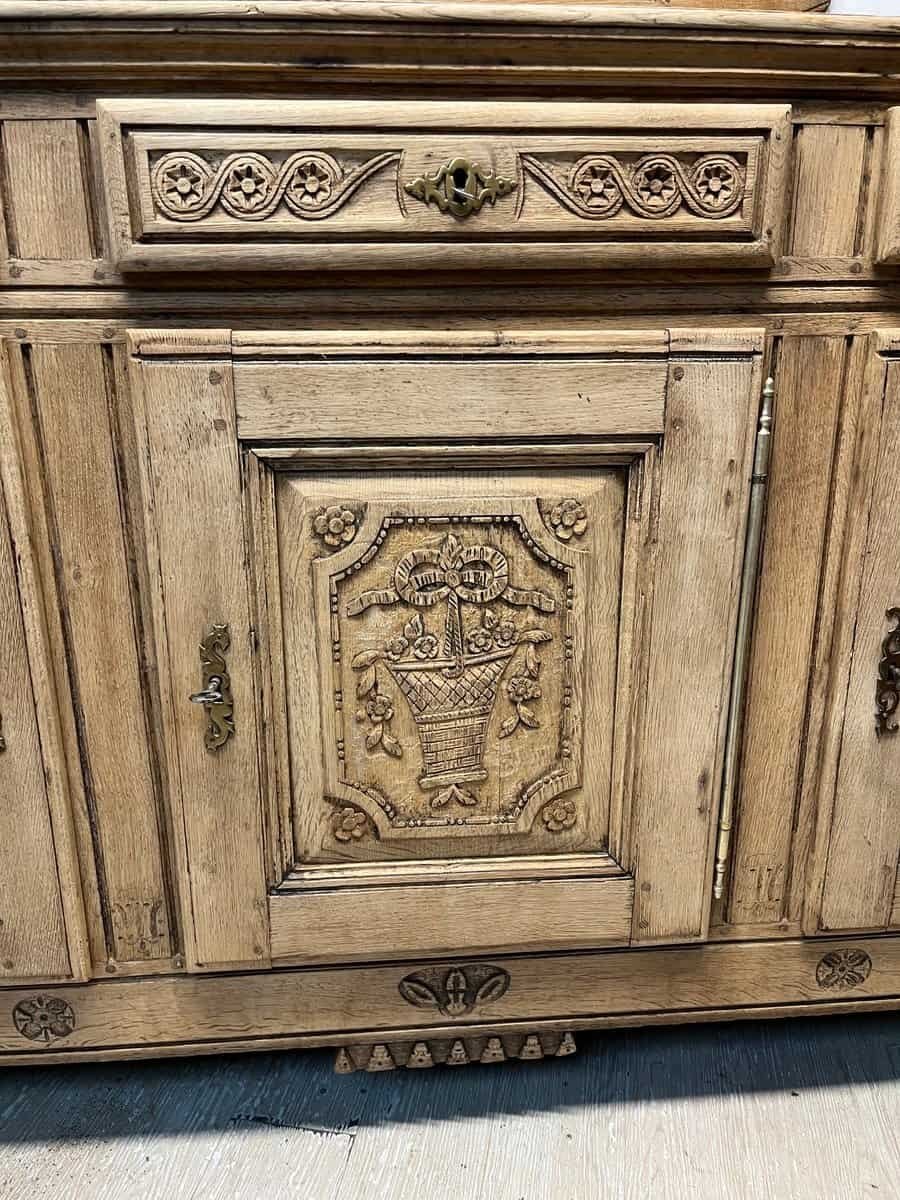 Italian 18th Century Walnut Center Table with Carved Pedestal Base - JAA