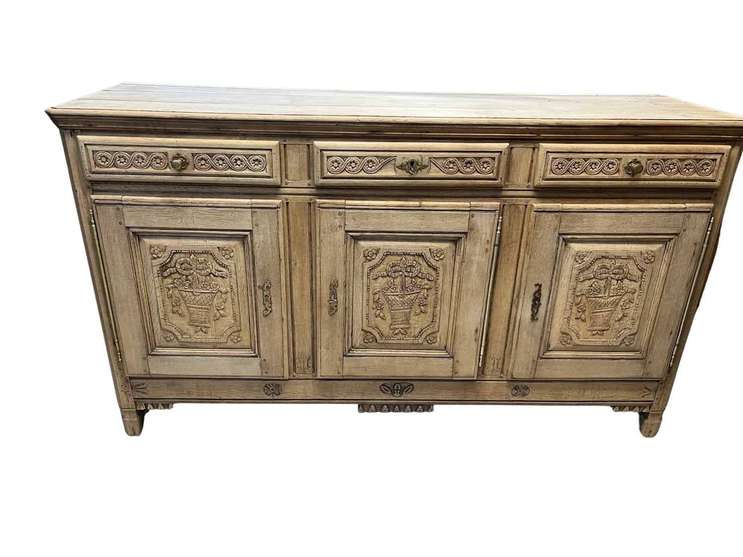 Italian 18th Century Walnut Center Table with Carved Pedestal Base